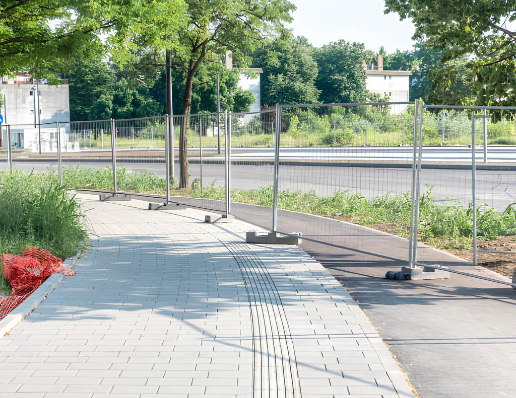 road block with temporary fencing